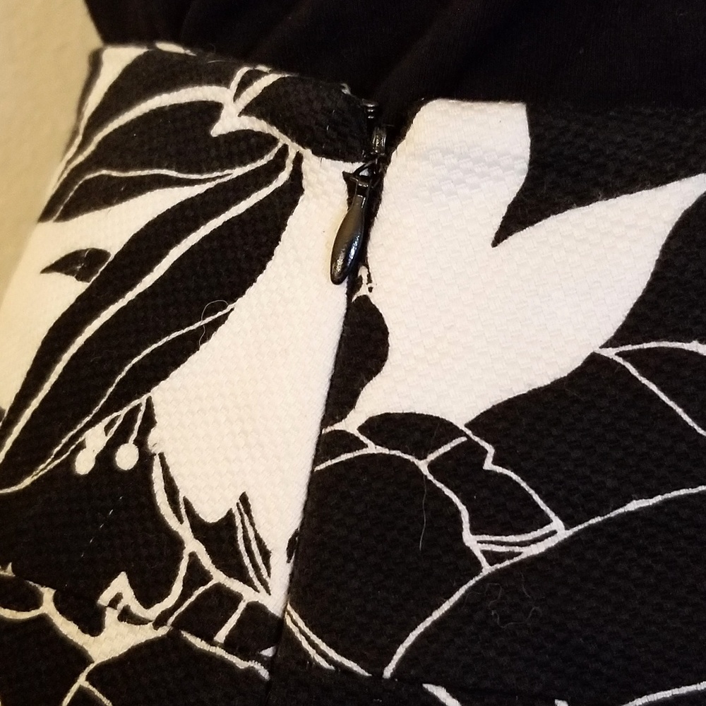 EAST 5th Black and White East 5th skirt!!  Size 8 - Picture 3 of 8